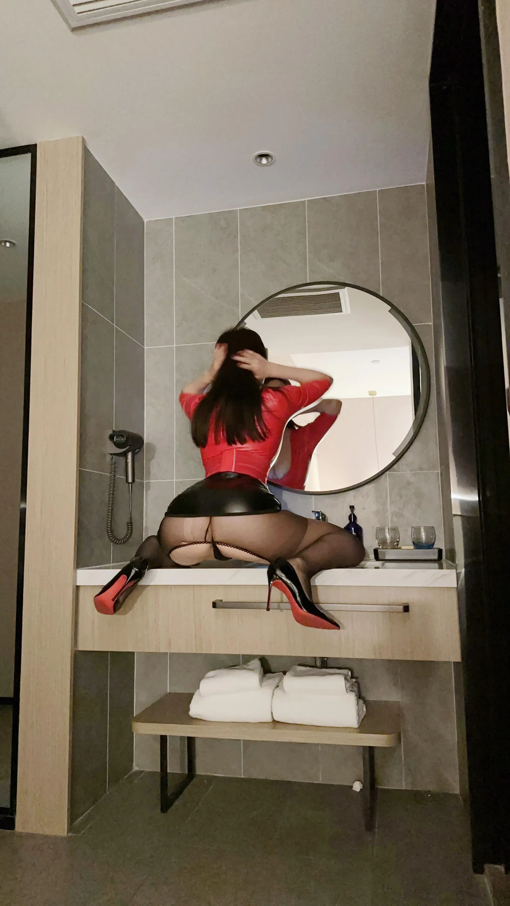 NO.066 奶宝妹纸 – 微密圈系列 诱人的红皮衣 [52P]插图3